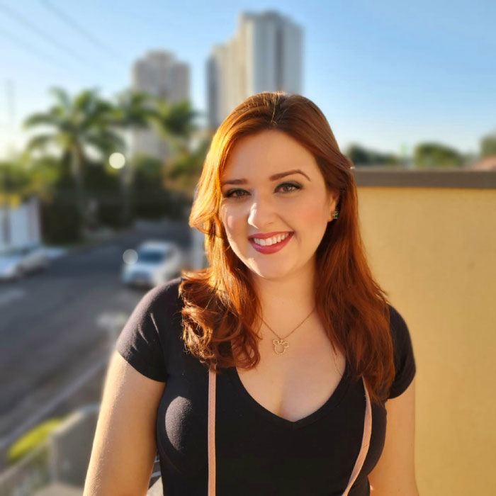 Sobre Mim - Thayza Caires